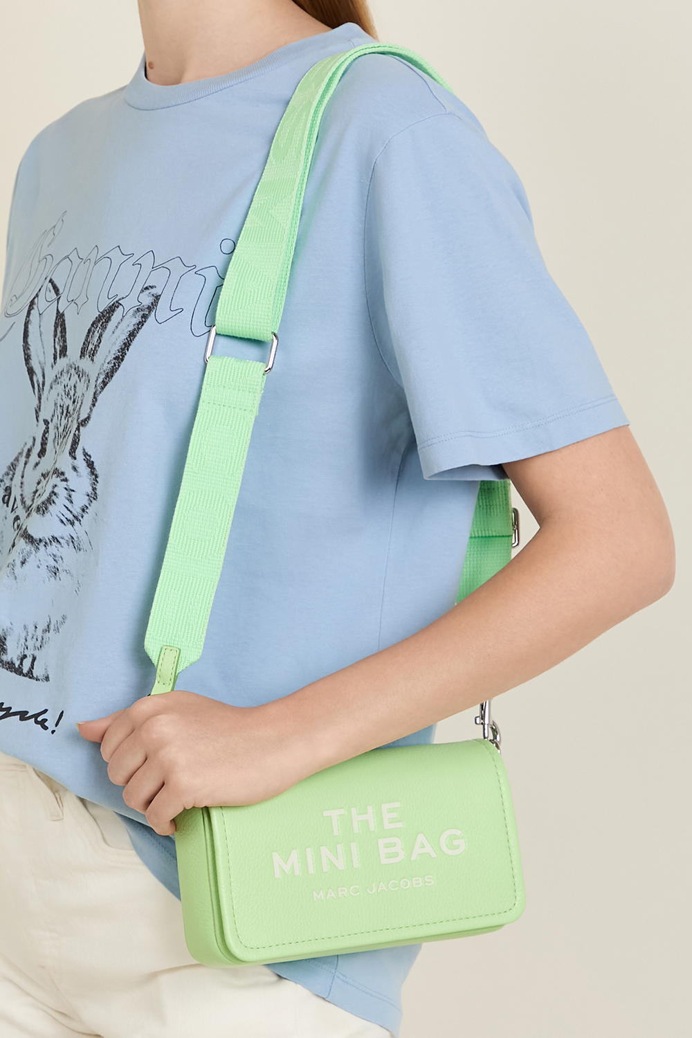 תמונת כל הלוק של תיק מיני